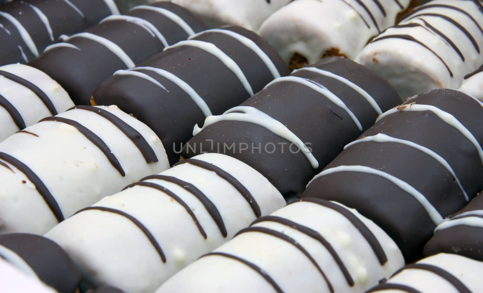 Round mini chocolate pie with strips from above