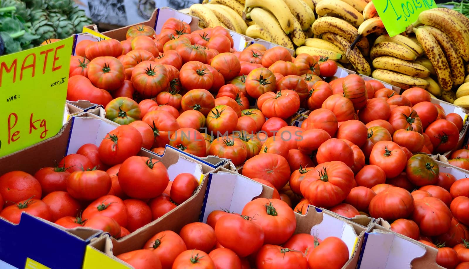 French market selling vegetables and fruits.