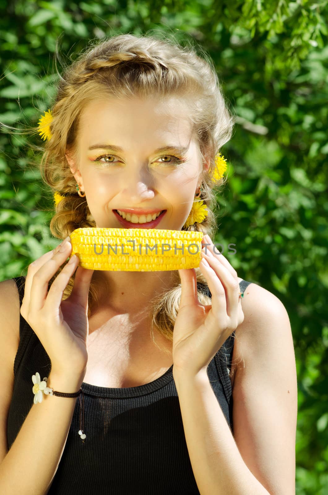 Close-up outdoor portrait of young beauty woman eating corn-cob