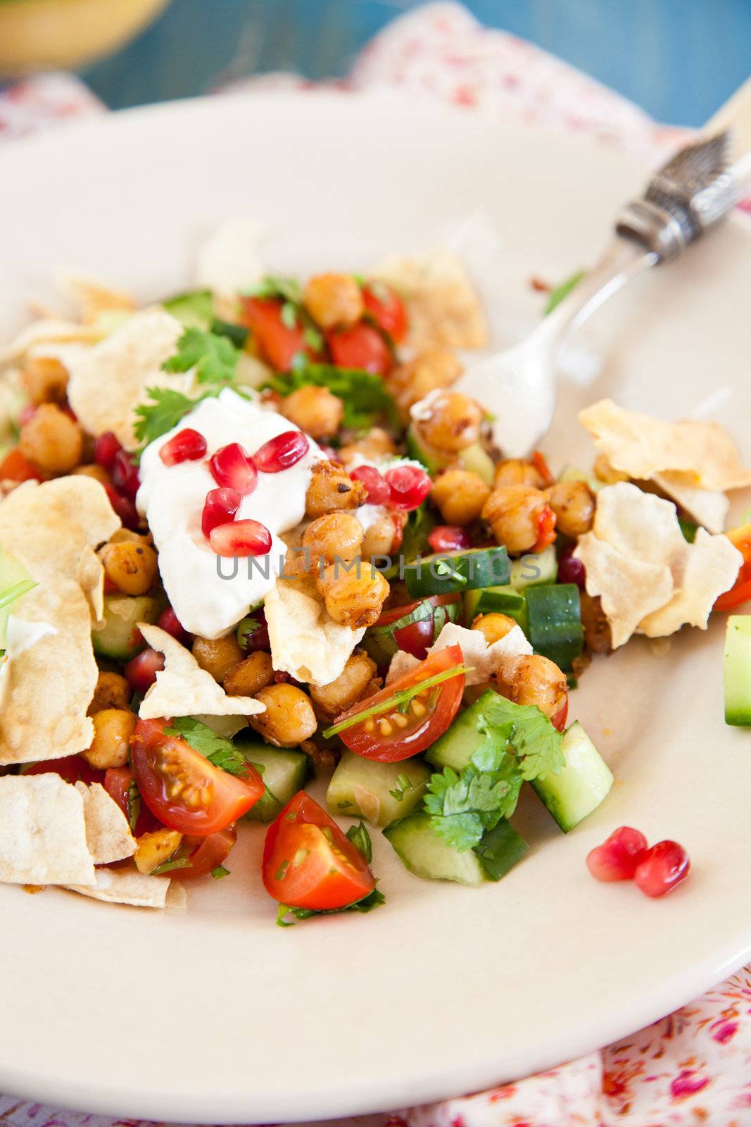 Delicious Indian salad with chickpeas and pomegranate
