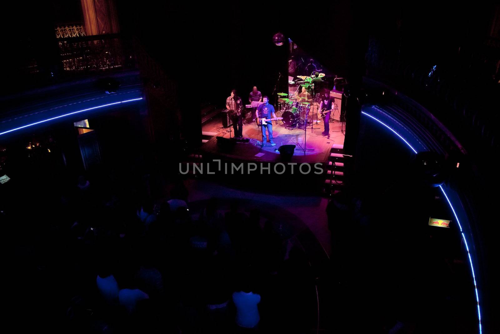 EL PUERTO DE SANTA MARIA, SPAIN - APR 24: Concert of the group of Indie Pop, Champagne on Apr 24, 2009, on the discotheque Mucho Teatro on El Puerto de Santa Maria, Cadiz, Spain