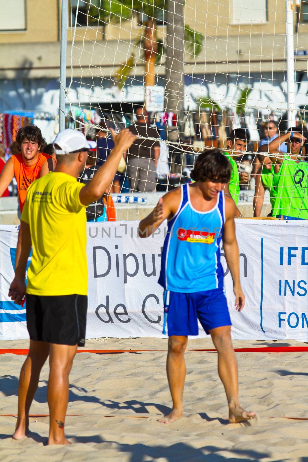 CADIZ, SPAIN - JULY 19: Unidentified players compete in a match between Zonabalonmano.com and CadizSur Seguros BMPY in the 19th league of beach handball of Cadiz on July 19, 2011 in Cadiz, Spain