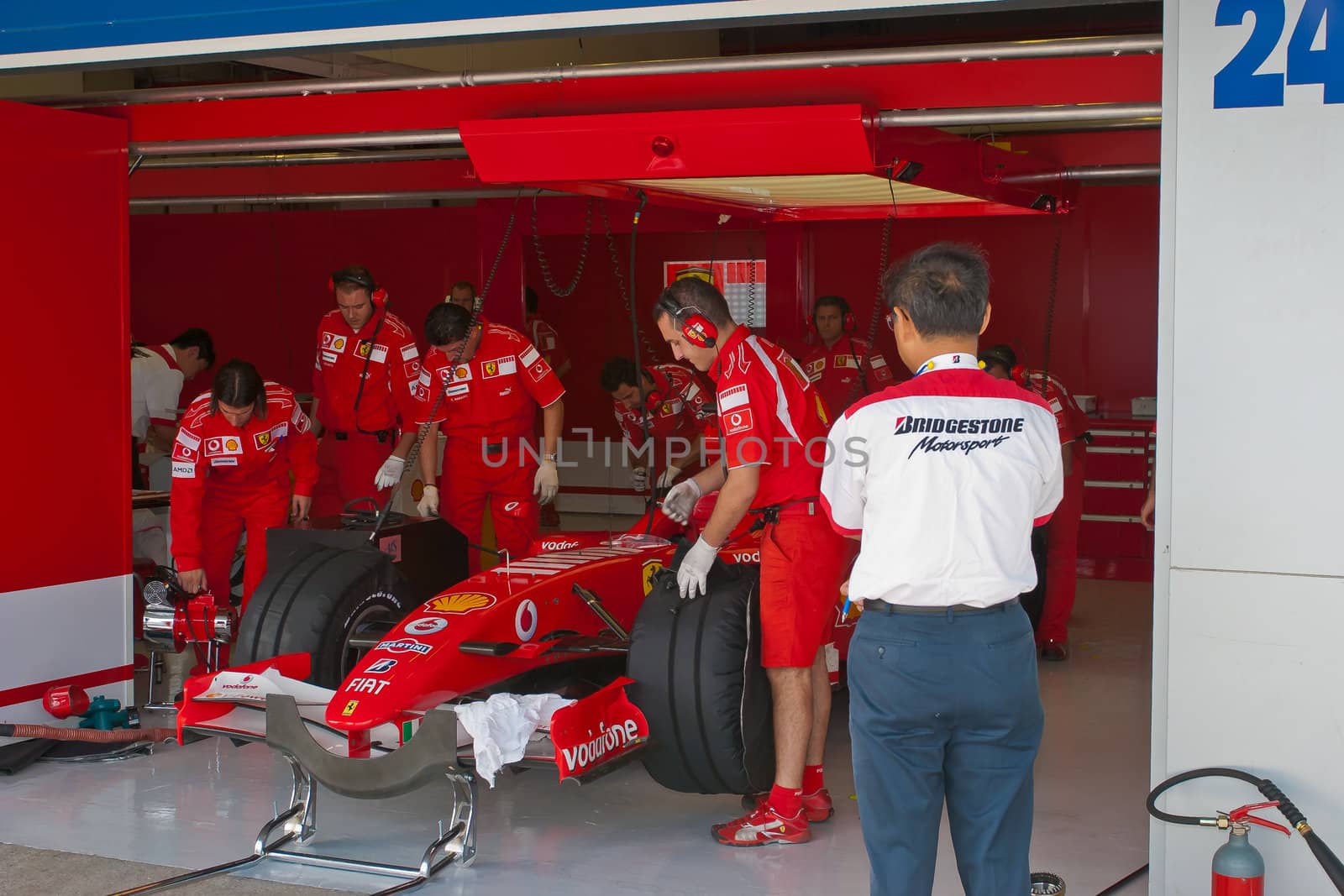 JEREZ DE LA FRONTERA, SPAIN - OCT 10: Engineers of Scuderia Ferrari working in the car on pits on training session on October 10, 2006 in Jerez de la Frontera , Spain