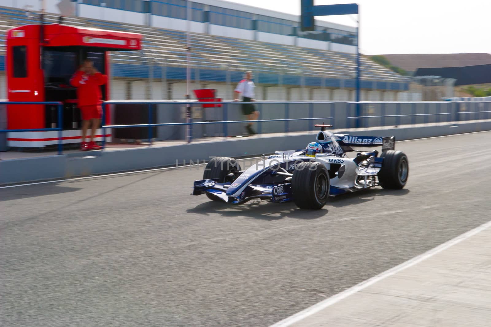 JEREZ DE LA FRONTERA, SPAIN - OCT 10: Alex Wurz of Williams F1 leaving the pits on training session on October 10, 2006 in Jerez de la Frontera , Spain