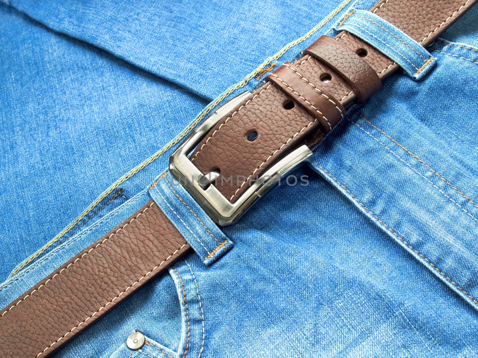 Blue jeans with leather belt by kvinoz