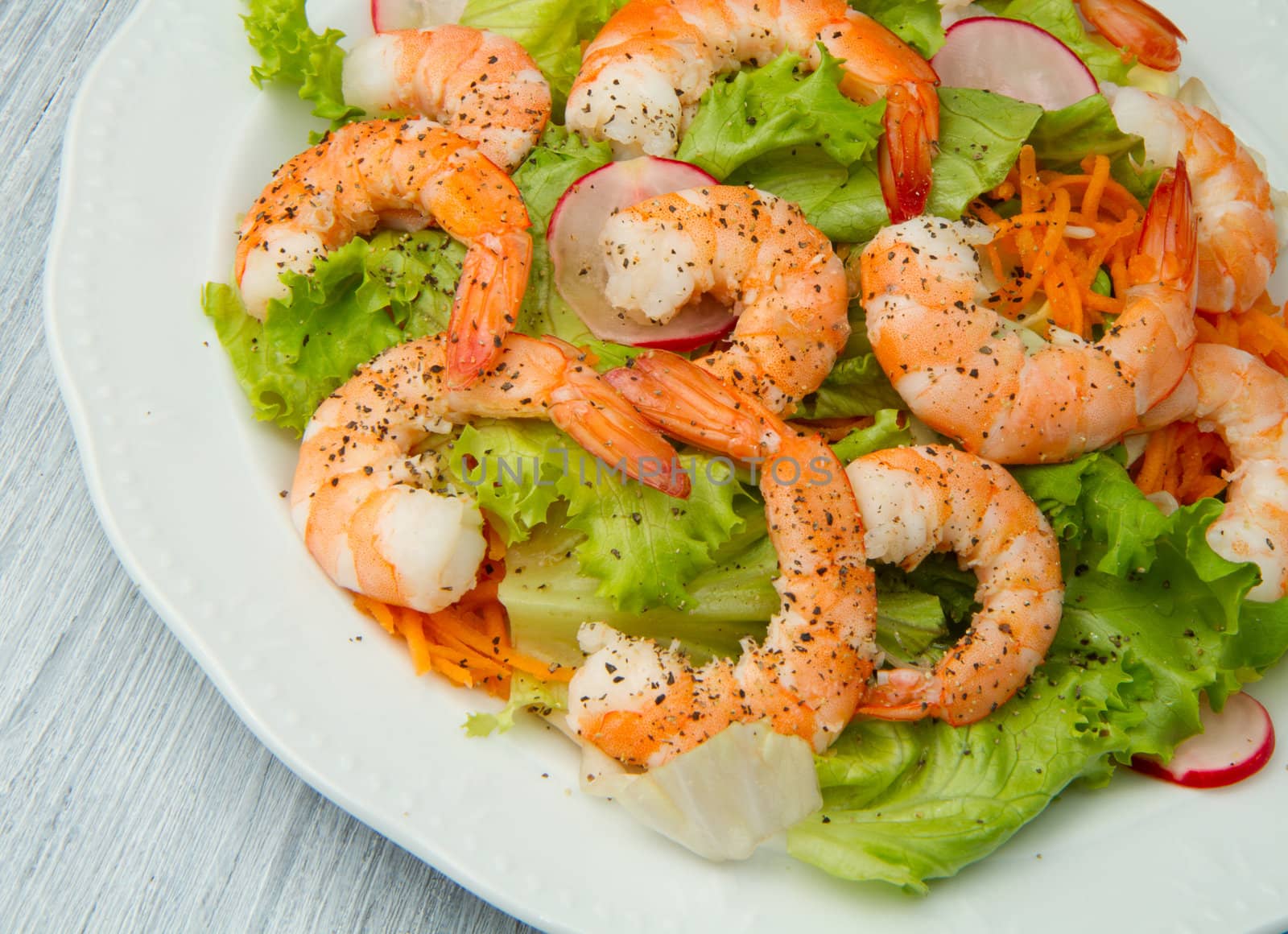 salad of shrimp, mixed greens