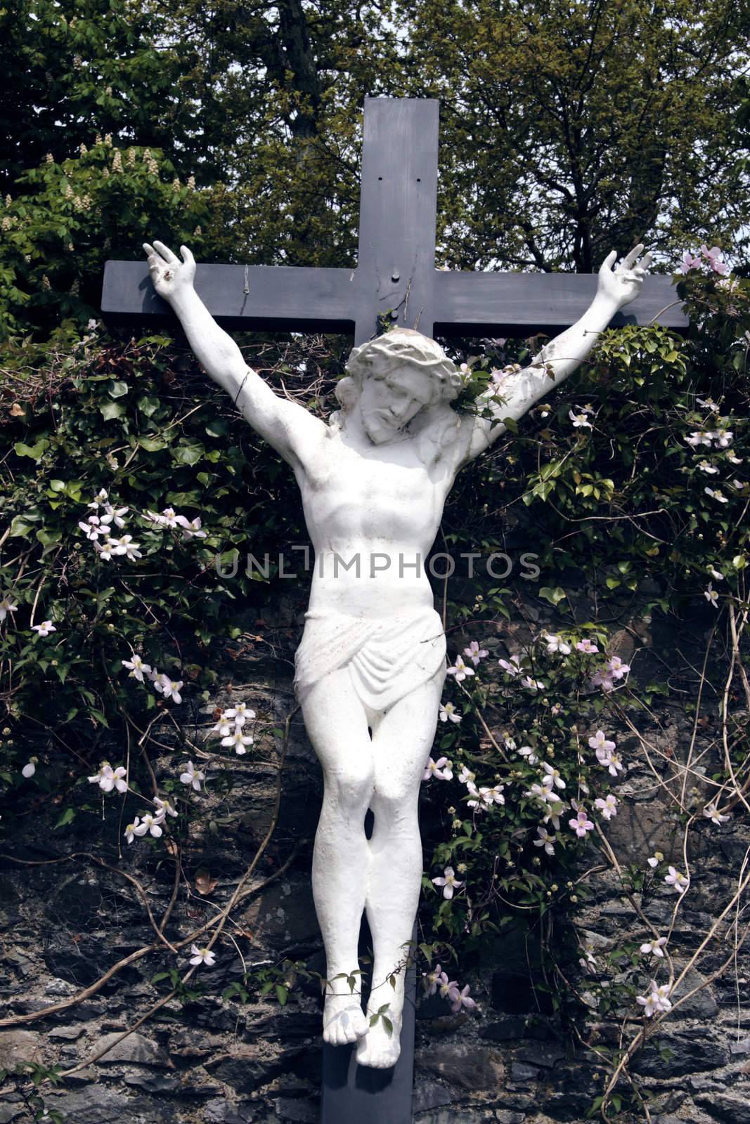 a statue of the crucifiction