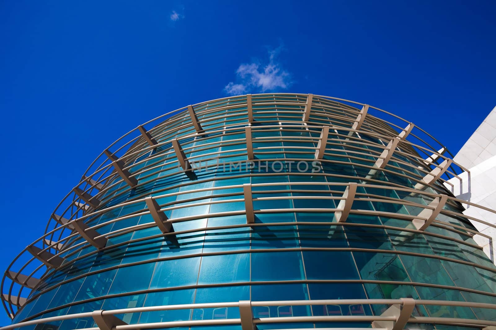 Office building on the basis of large windows and of modern style