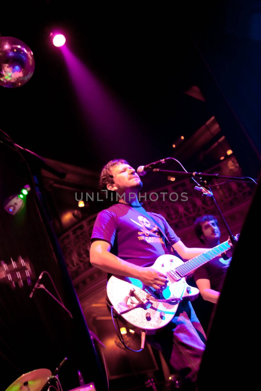 EL PUERTO DE SANTA MARIA, SPAIN - APR 24: Concert of the group of Indie Pop, Champagne on Apr 24, 2009, on the discotheque Mucho Teatro on El Puerto de Santa Maria, Cadiz, Spain