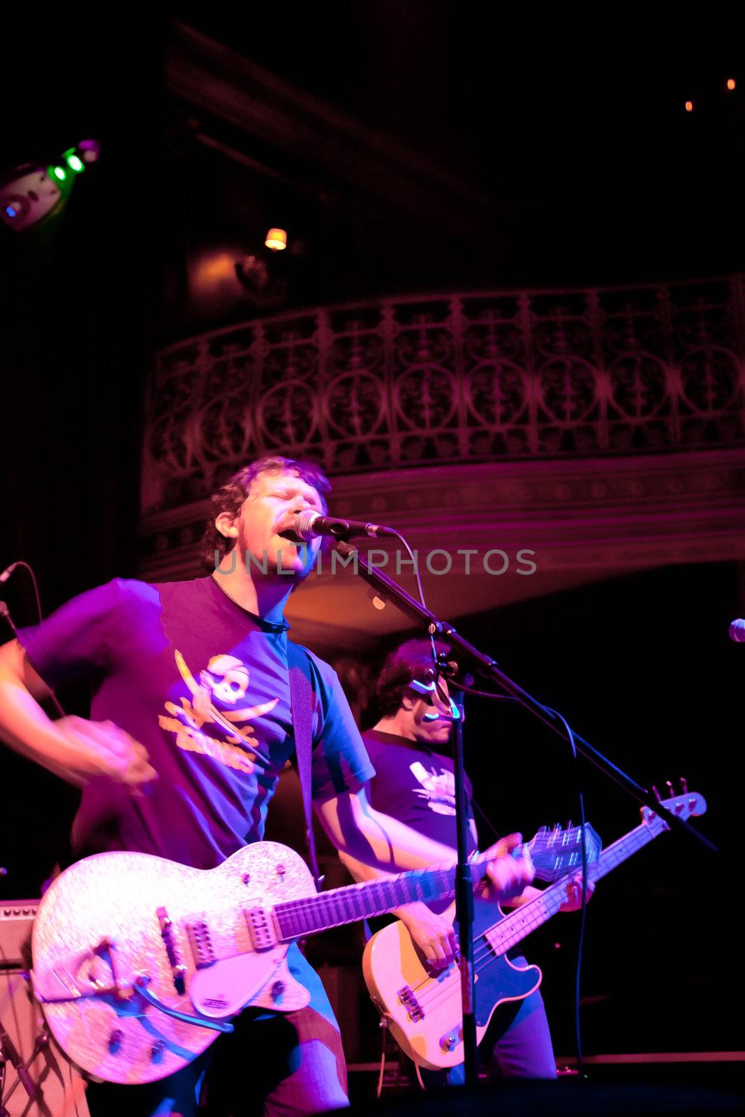 EL PUERTO DE SANTA MARIA, SPAIN - APR 24: Concert of the group of Indie Pop, Champagne on Apr 24, 2009, on the discotheque Mucho Teatro on El Puerto de Santa Maria, Cadiz, Spain