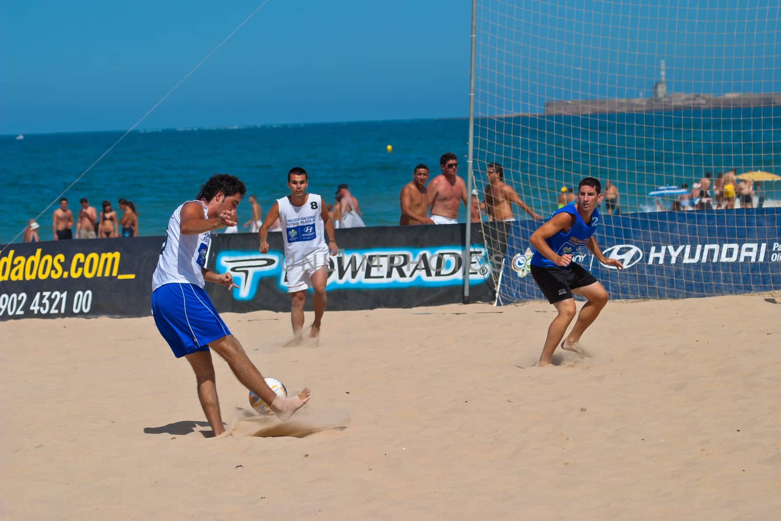 CADIZ, SPAIN -  JUL 22:  Unknown players of unknown team playing the Spanish Championship of Beach Soccer on Jul 22, 2006 on the beach of La Victoria in Cadiz, Spain
