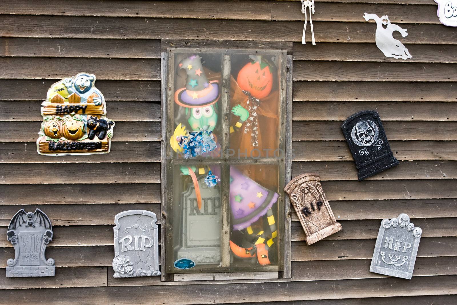 Haunted house window by Coffee999