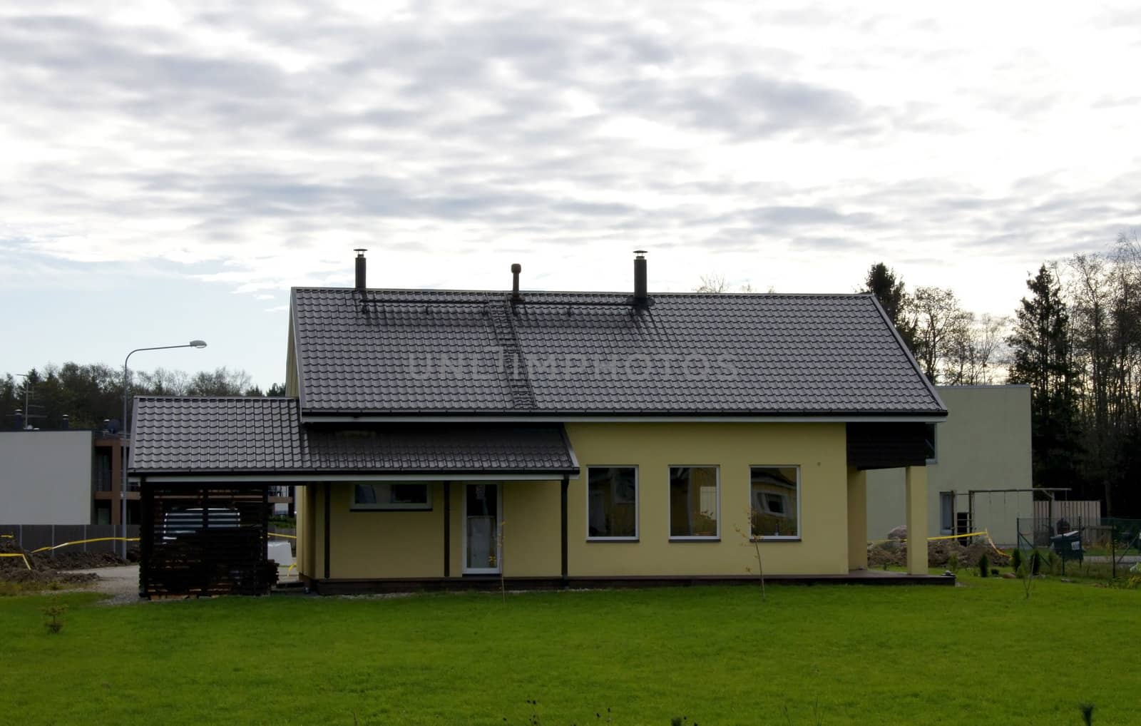 The house and the sky by andrei_kolyvanov