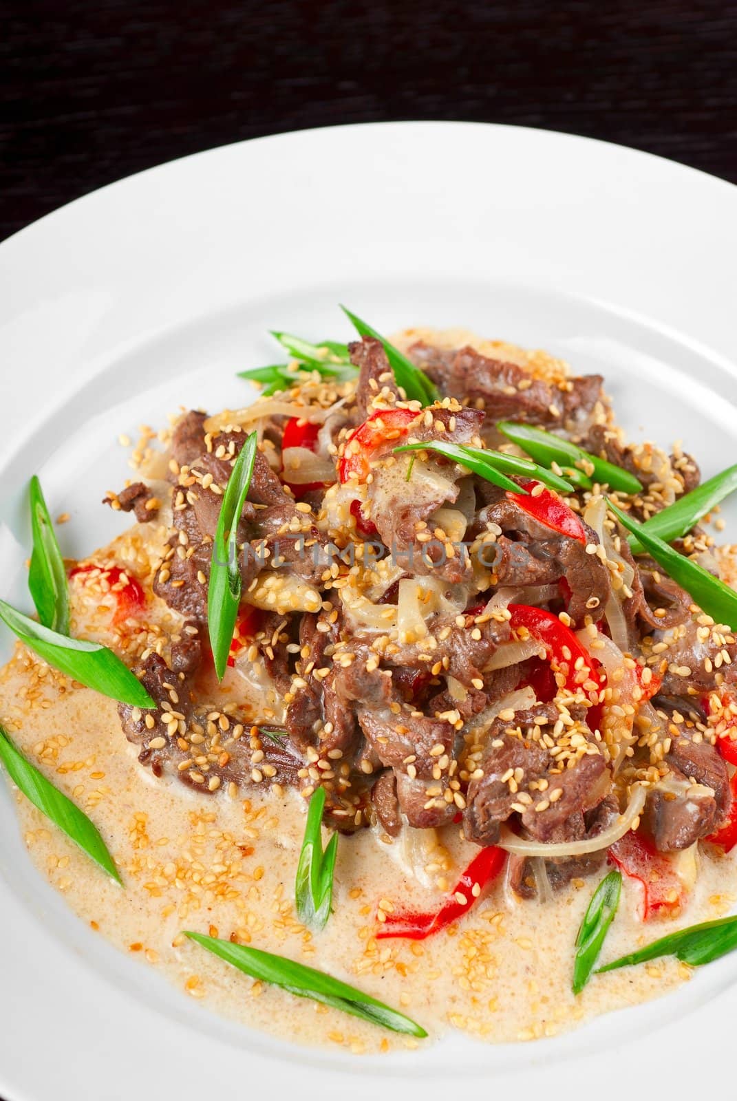 tasty dish of sliced beef roasted with vegetables