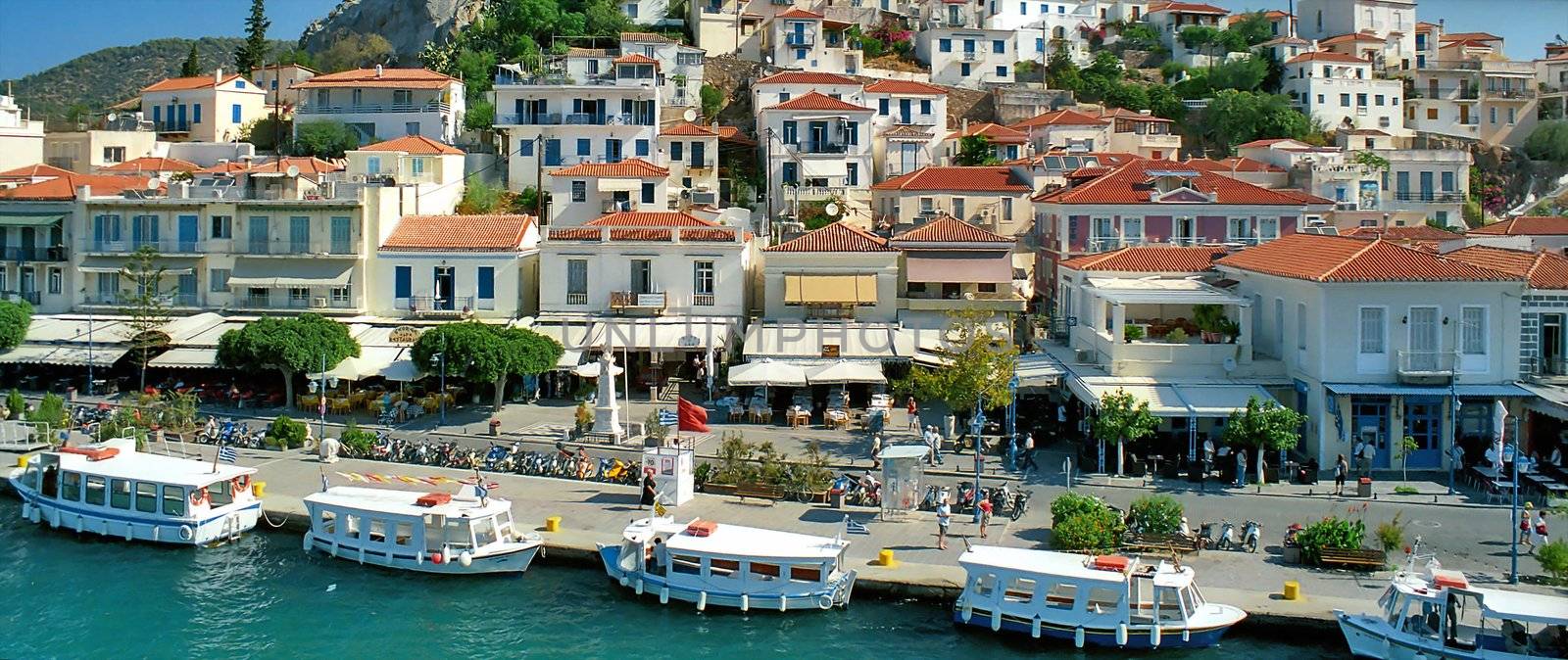 Town quay of Greek island by mulden