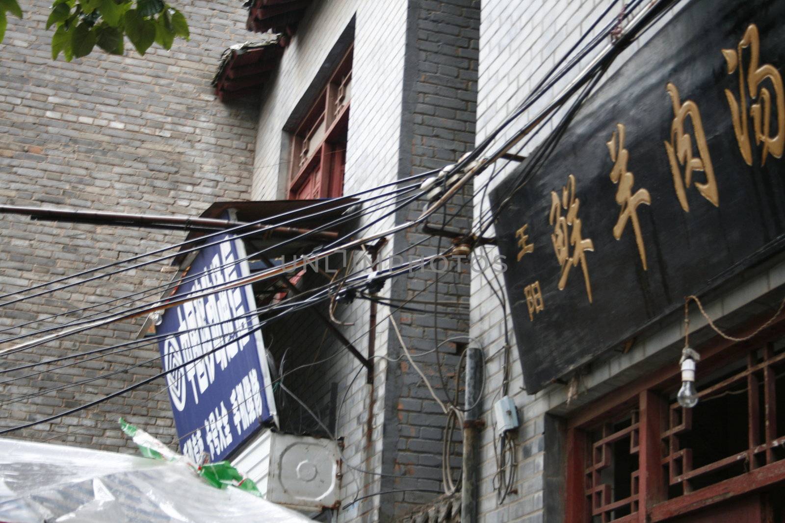 Wiring in the old city of Luoyang by koep