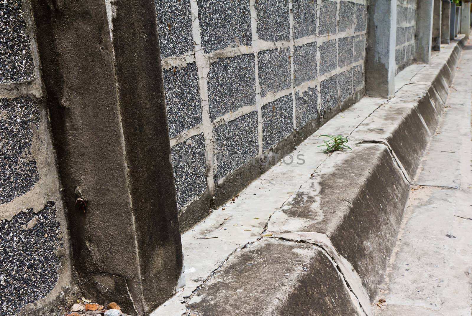 Fences, walls, concrete block and plaster. by Na8011seeiN