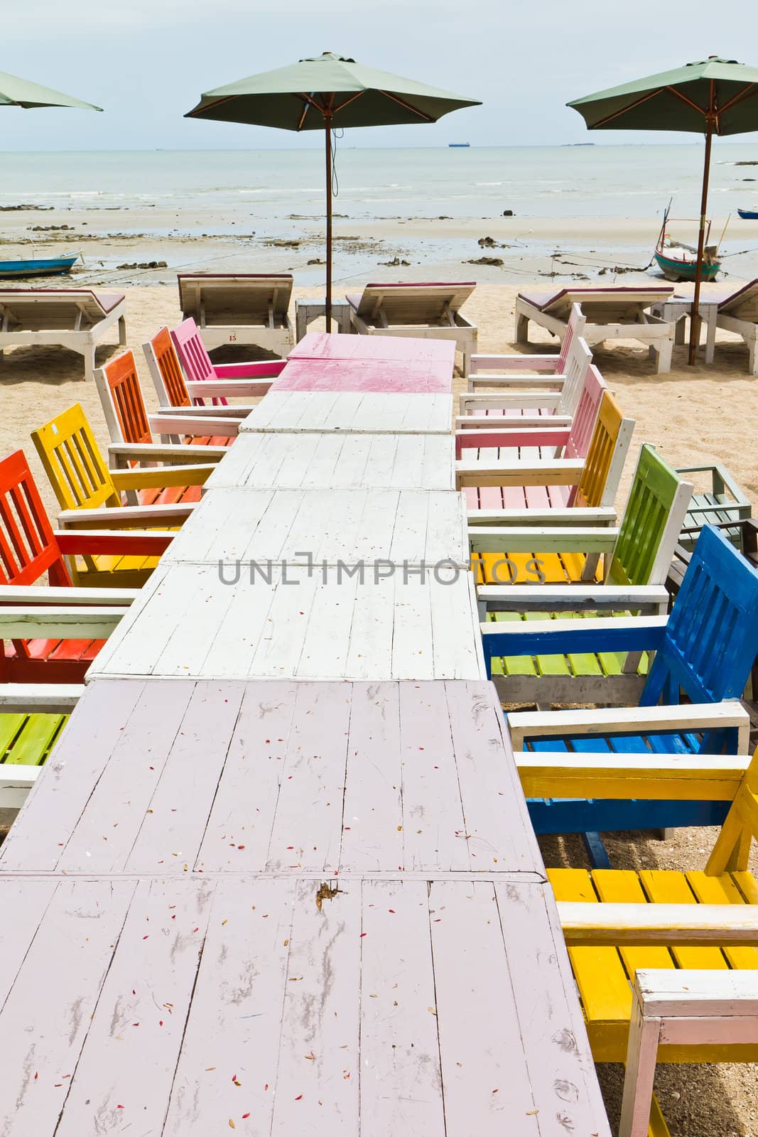 Tables, chairs, colorful. Side of the seafood restaurants. The eastern part of Thailand.