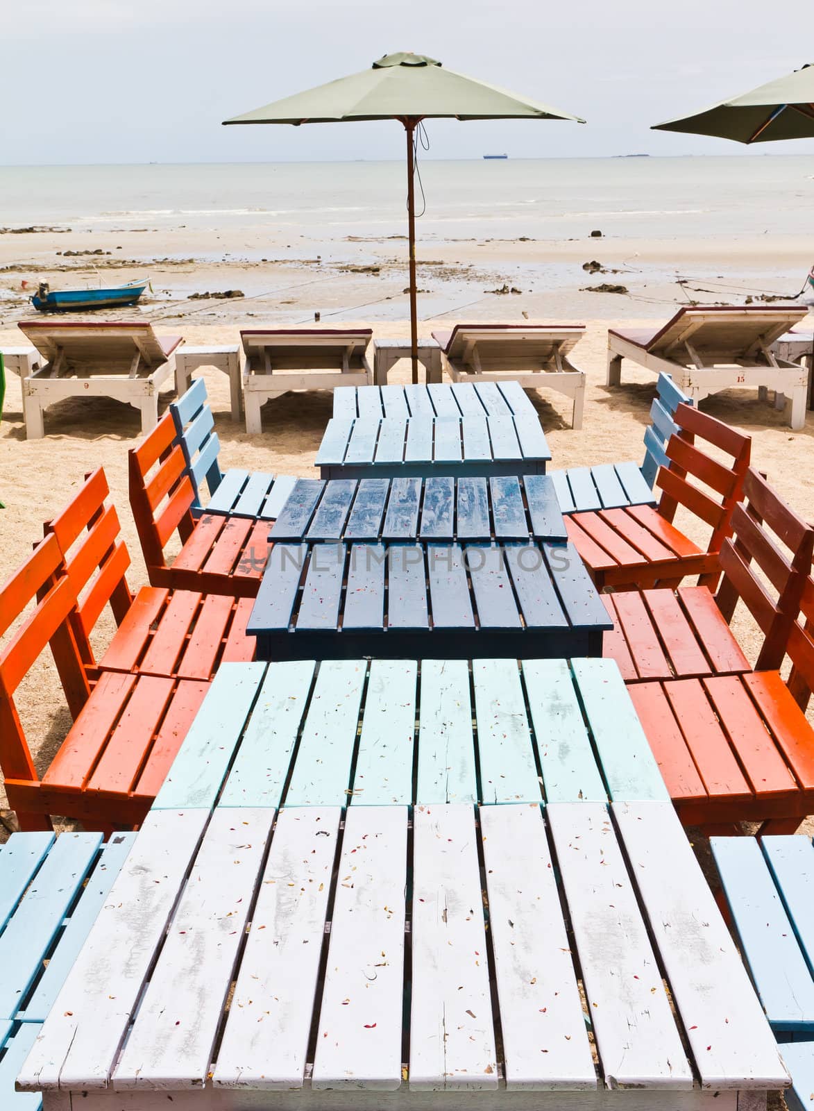 Tables, chairs, colorful. Side of the seafood restaurants. The eastern part of Thailand.