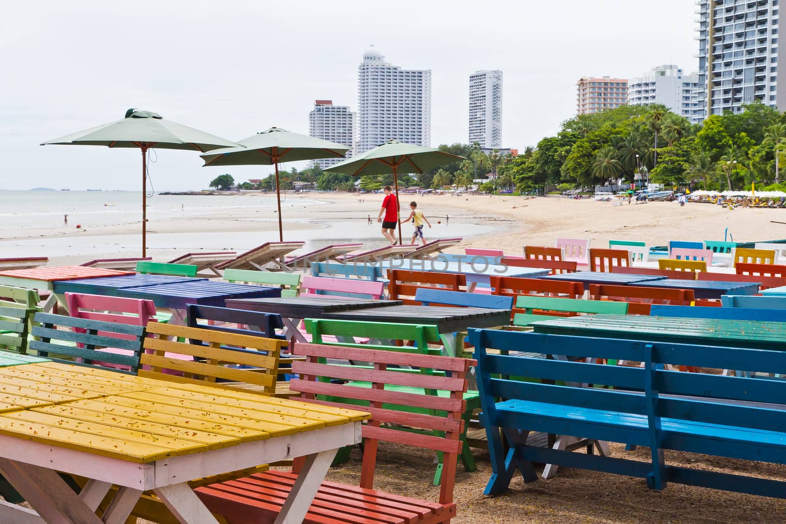 Tables, chairs, colorful. Side of the seafood restaurants. The eastern part of Thailand.