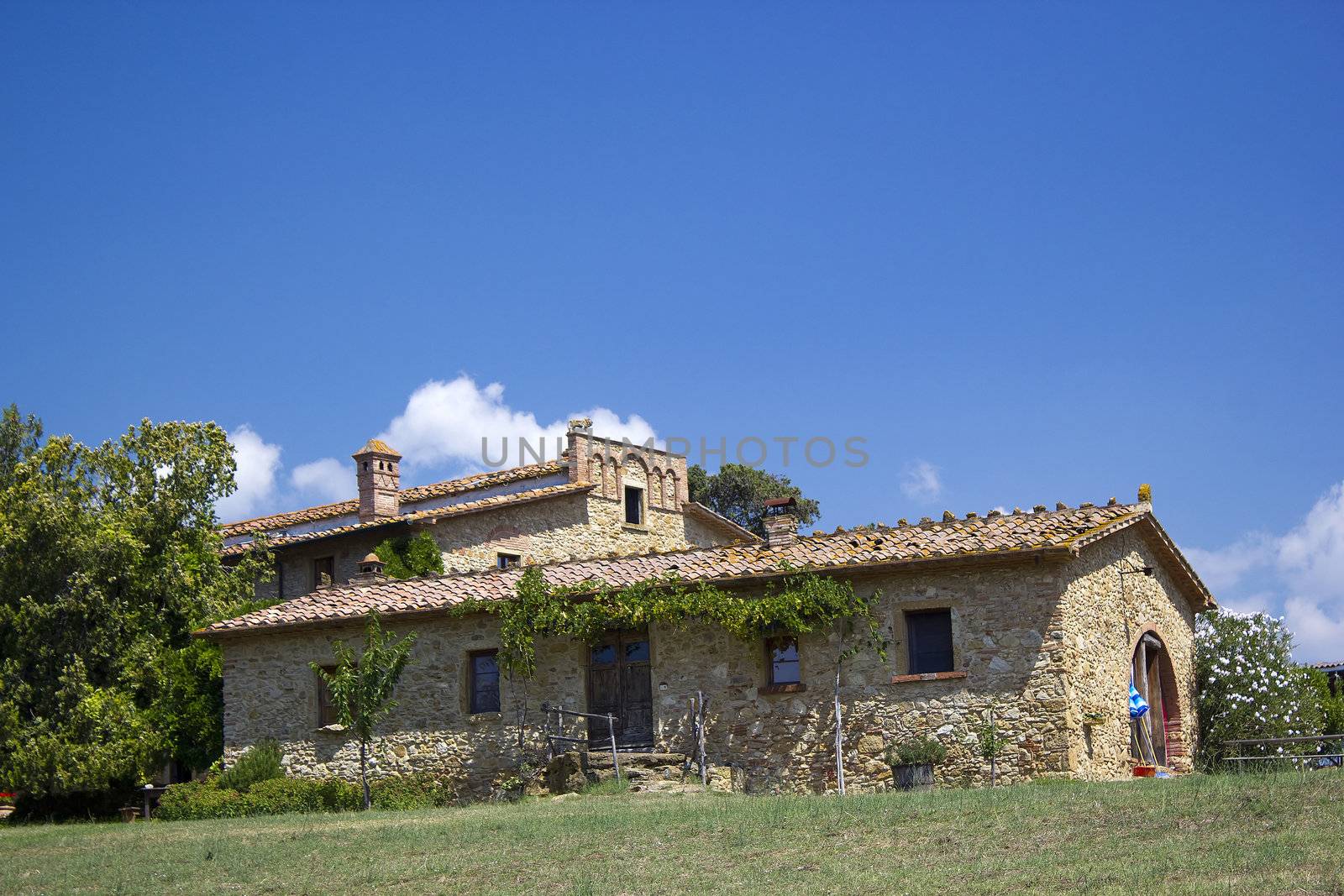 typical tuscan house