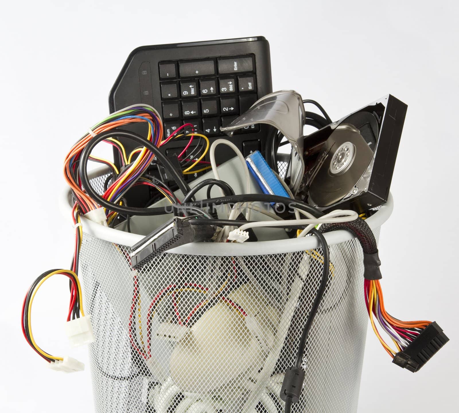 electronic parts from computers in trash can by gewoldi
