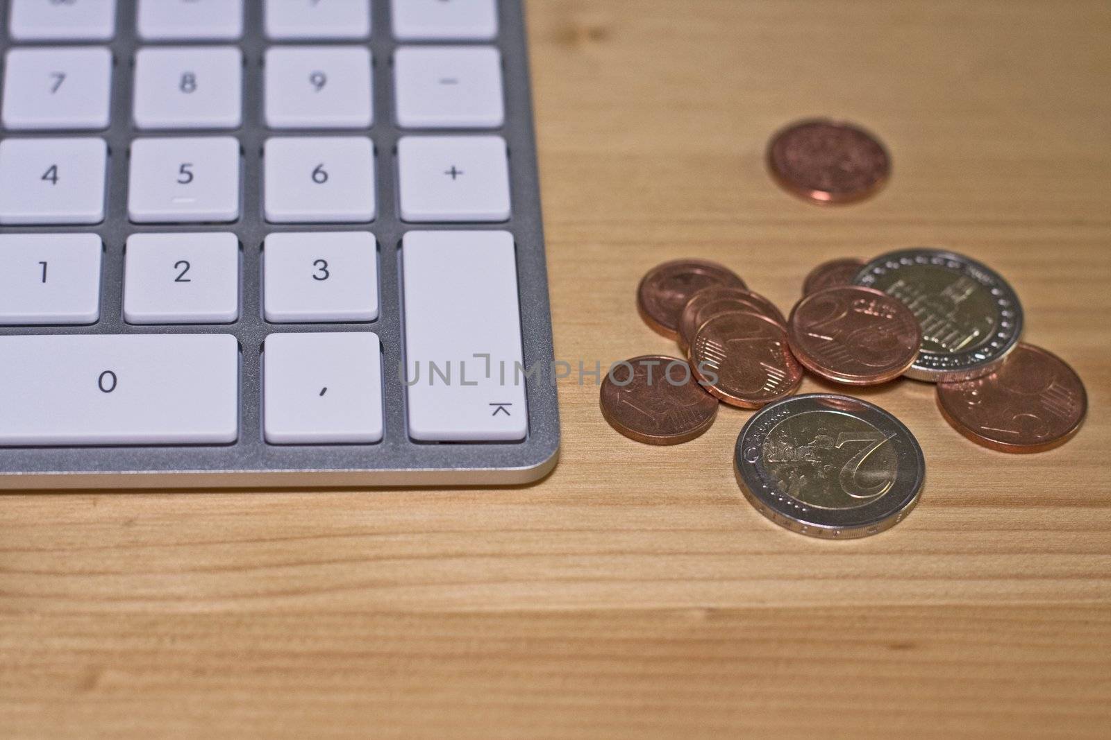 keyboard wood and coins by gewoldi