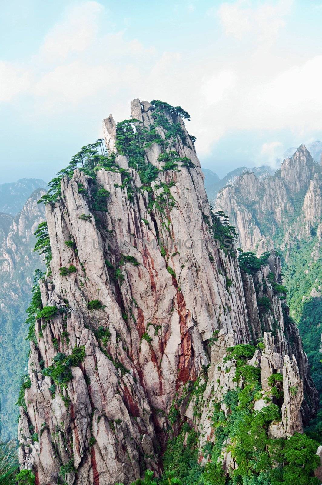 Huangshan peek in chinese mountains by rigamondis