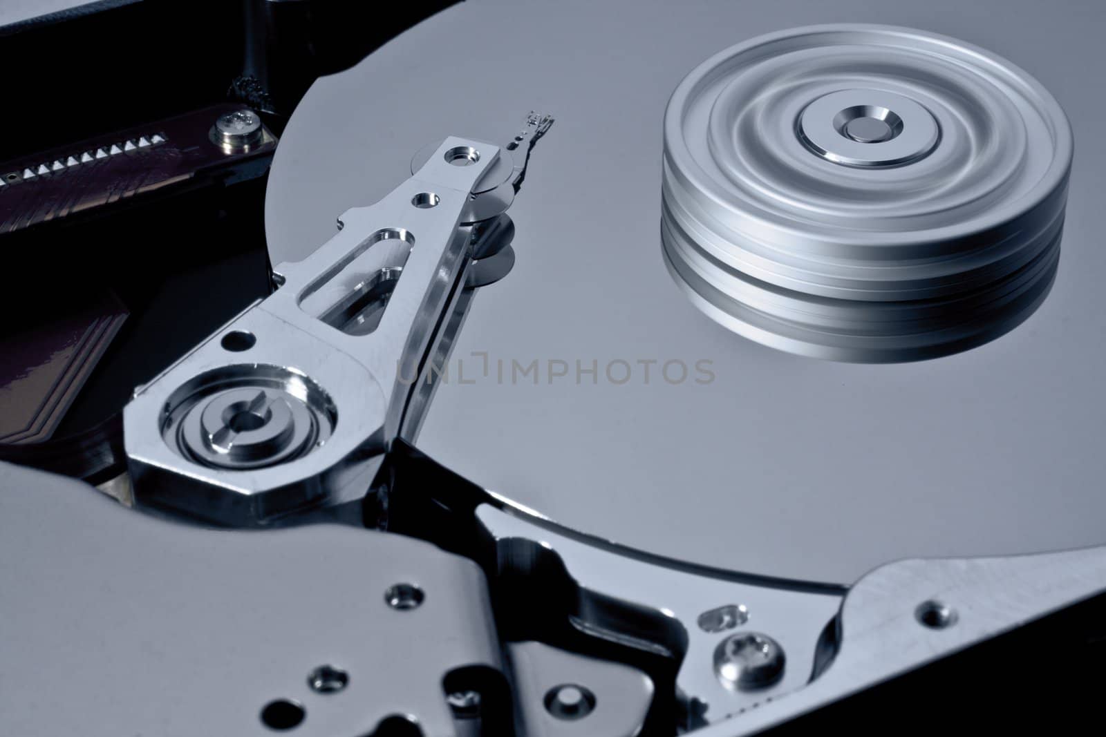 hard disk with rotating platter. read write head without blur
