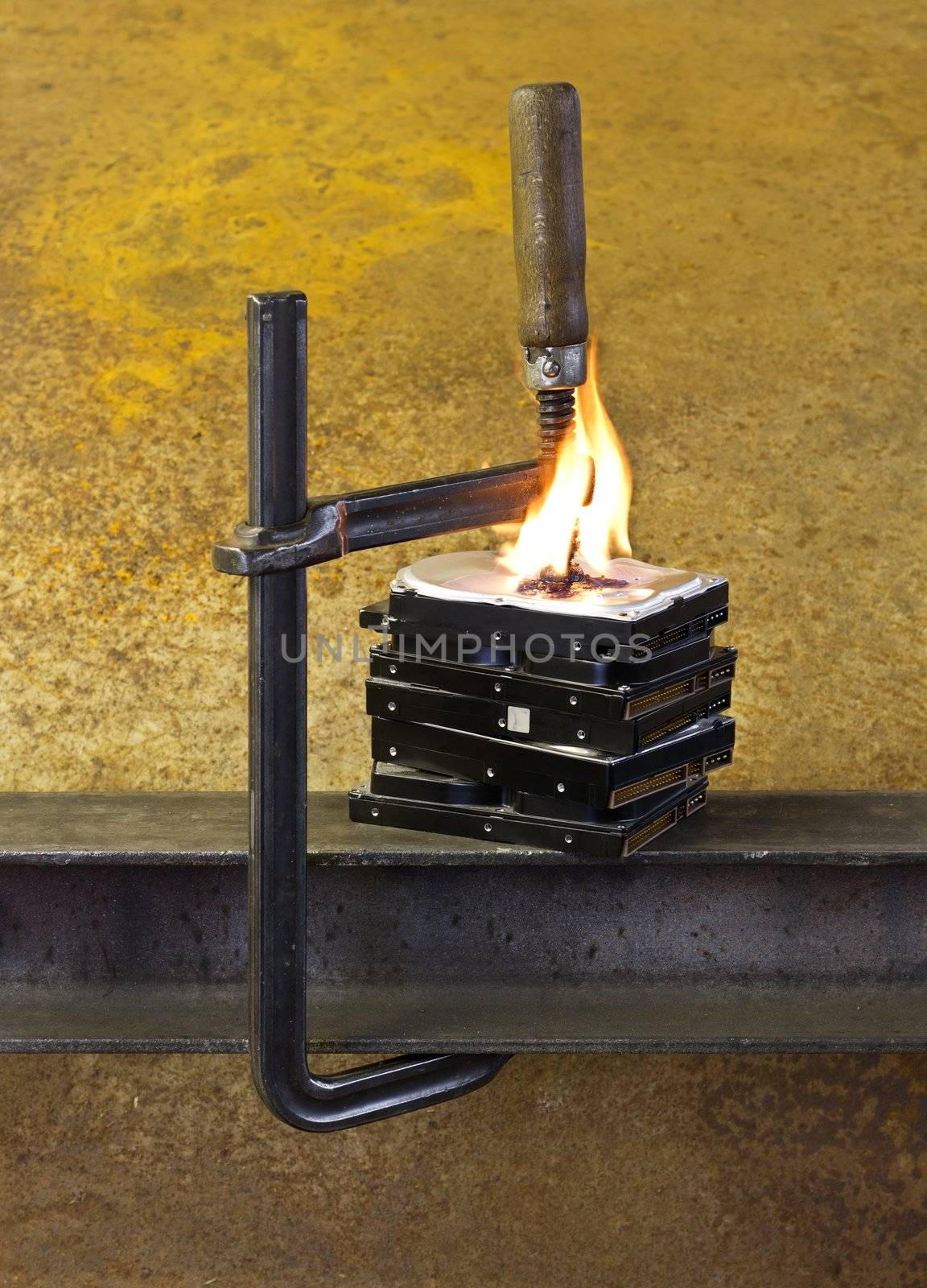 burning hard drives compressed with clamp by gewoldi