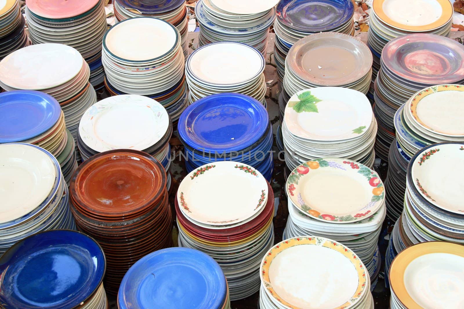 colorful plates by jonasbsl