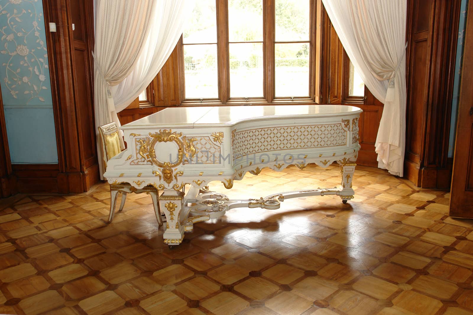 Grand piano, the Vorontsovsky palace, Crimea