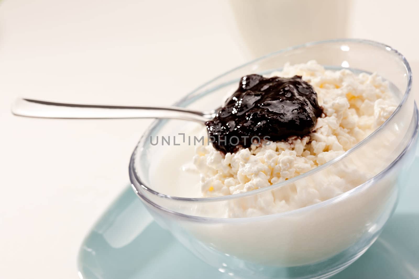 food series: glassy bowl with cottage cheese and jam