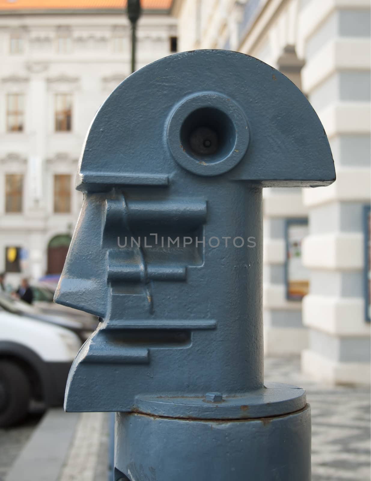 product of iron in the street, a monument in the form of the face.