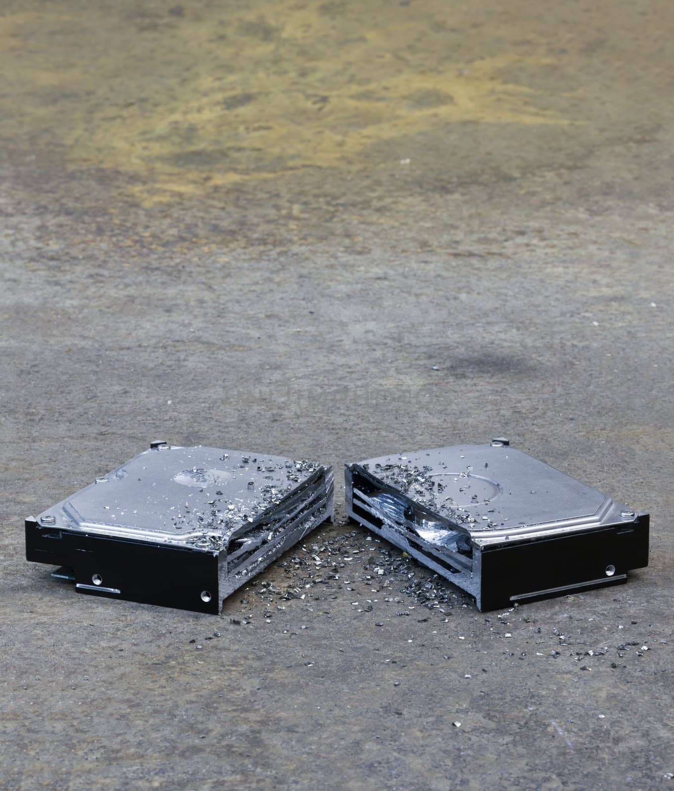 hard drive cutted in to pieces by gewoldi