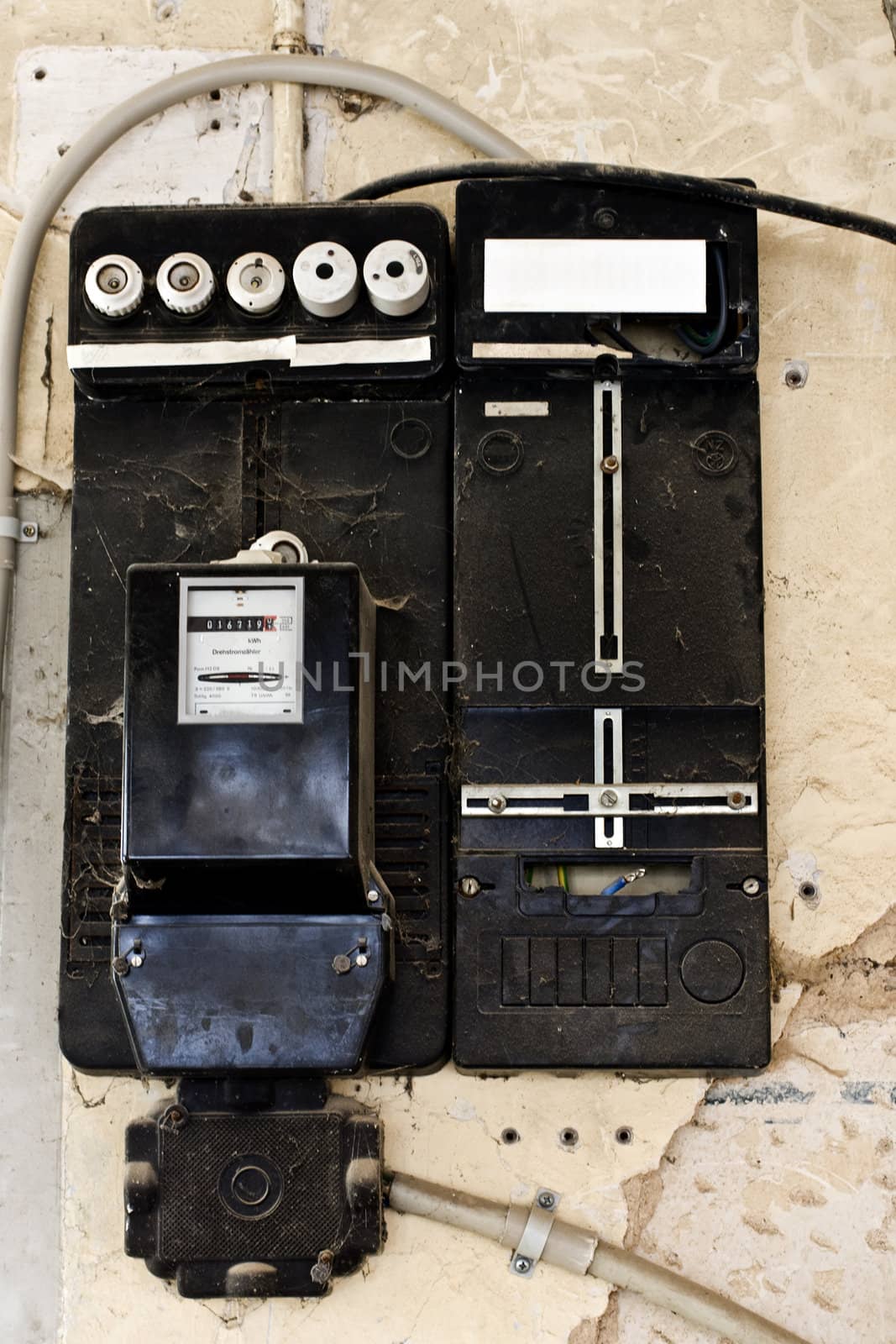 old electric meter by gewoldi