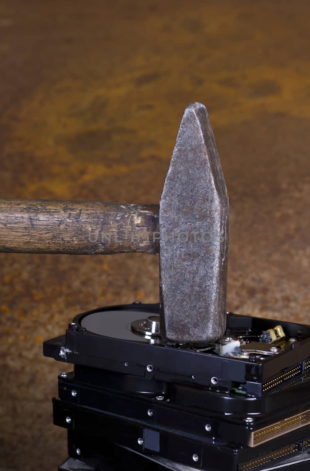 hammer on stack of hard disk by gewoldi
