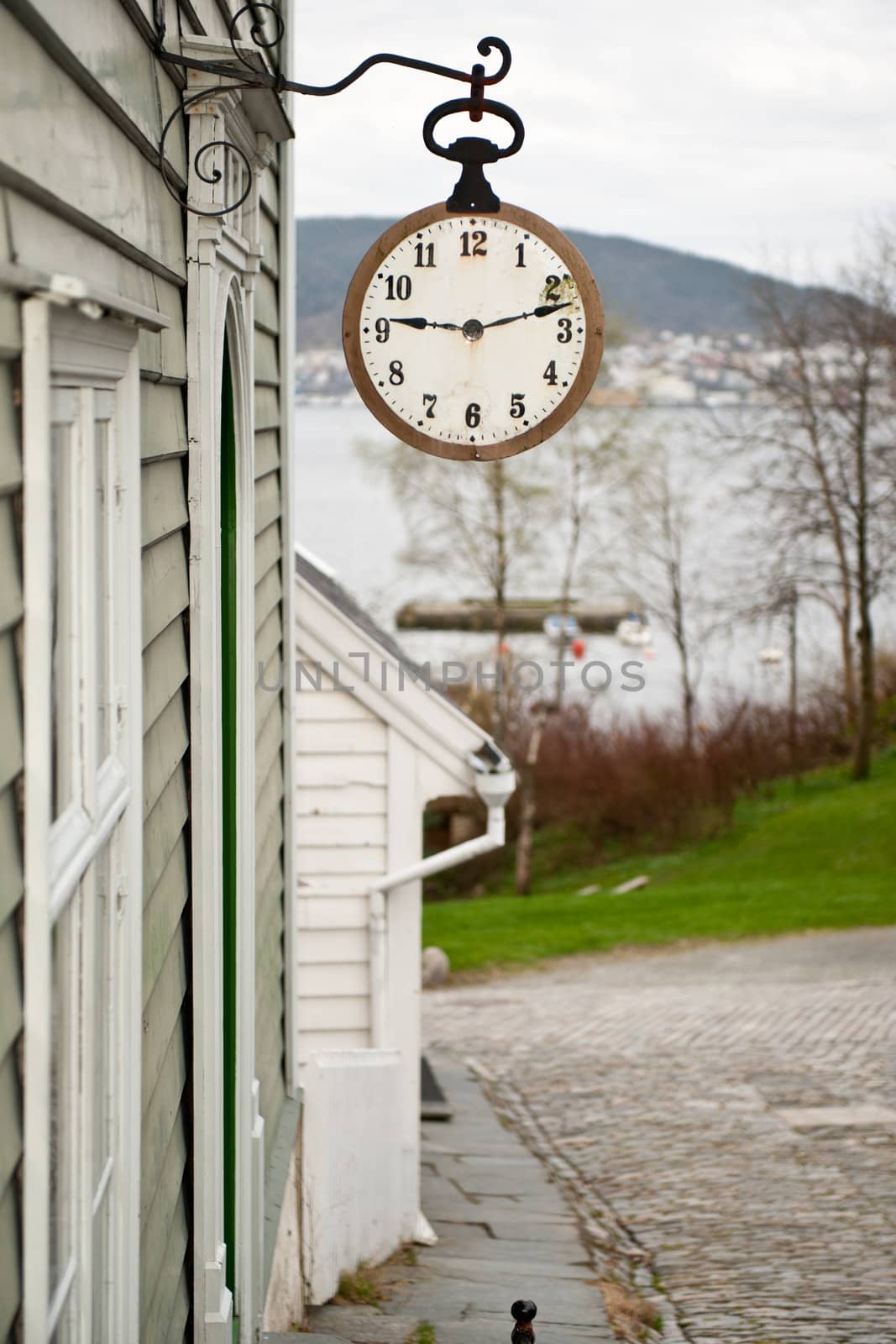Old anique clock by kenneththunes