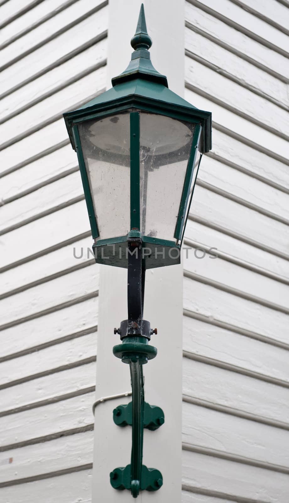 Old outdoor lamp by kenneththunes