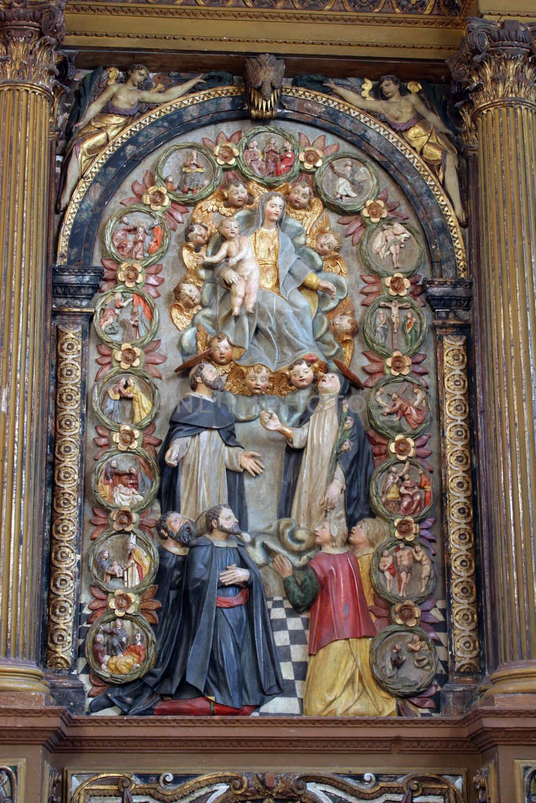Queen of the Holy Rosary by atlas
