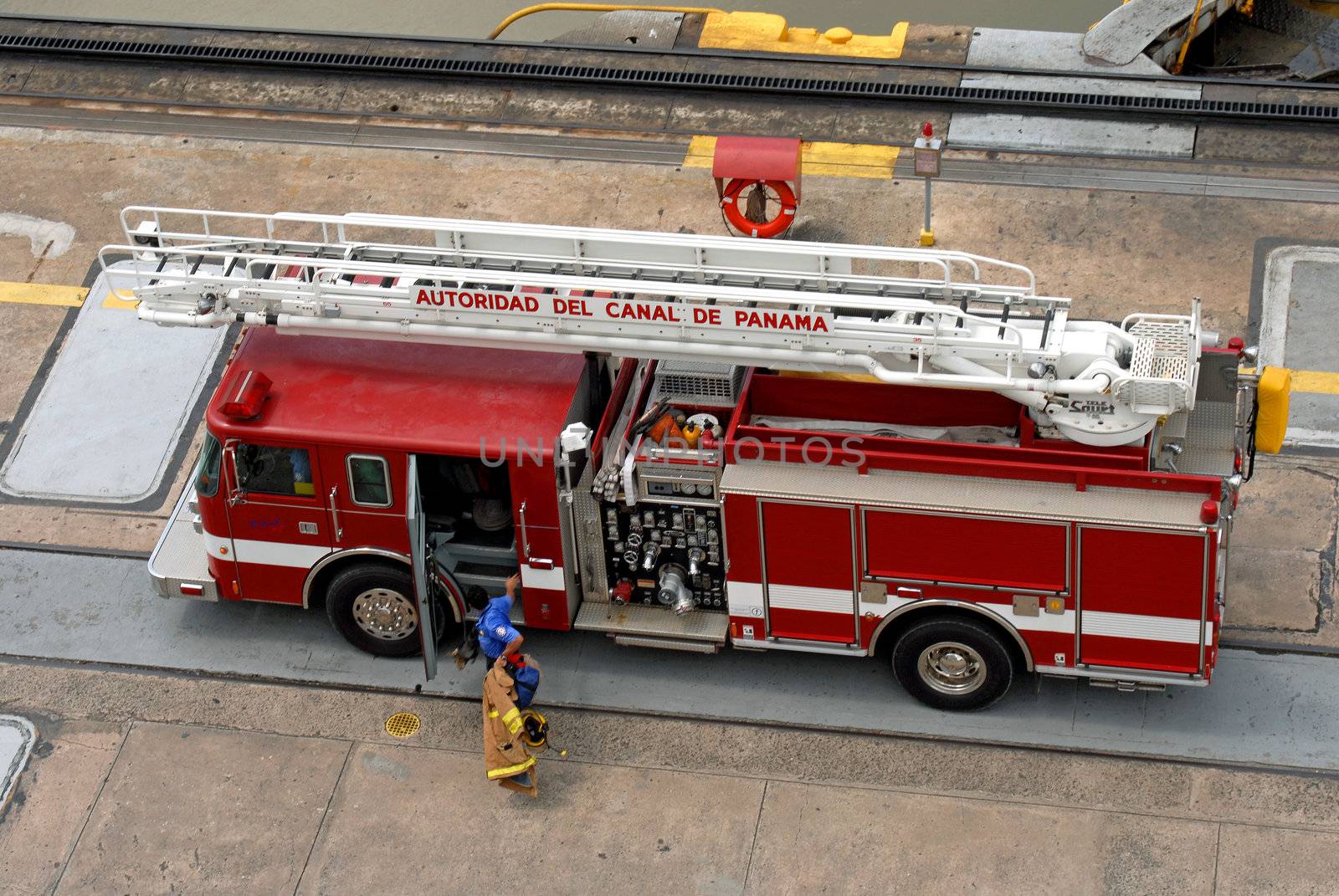 PANAMA-SEPTEMBER 10. Fire truck controls the Miraflores Locks safety at Panama Canal on September 10, 2006 in Panama. Six new locks will be constructed by 2015 on the Panama Canal.