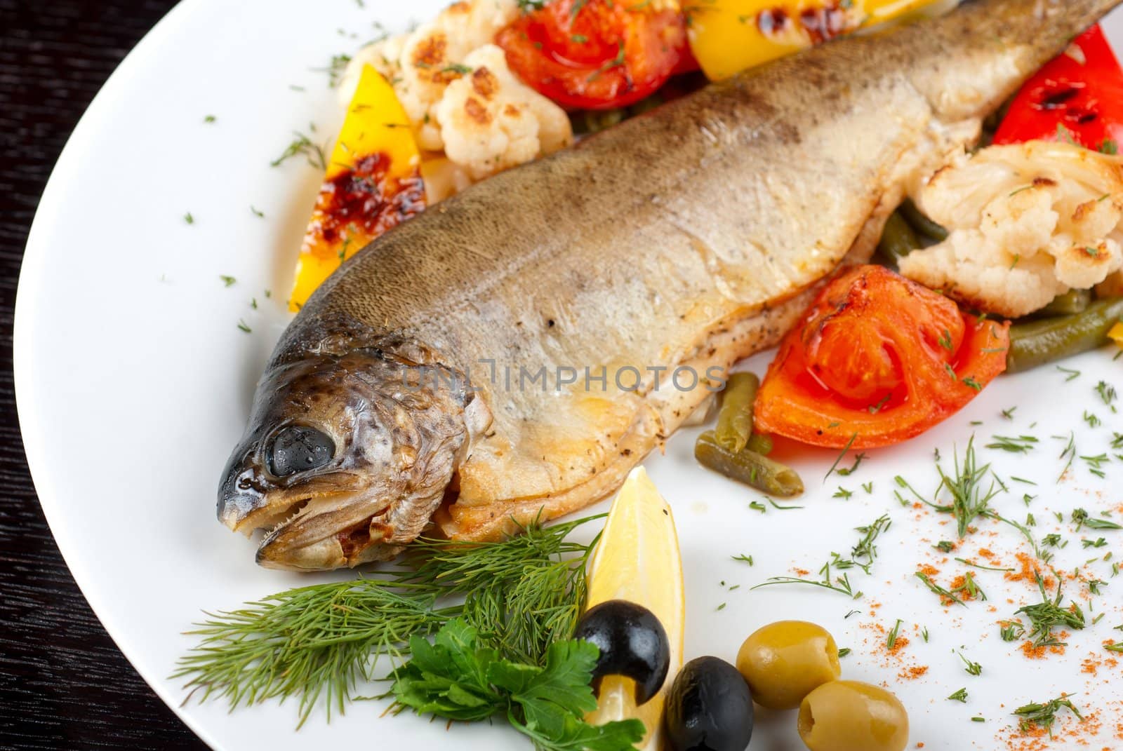 trout fish baked with pepper, string beans, tomato and cauliflower