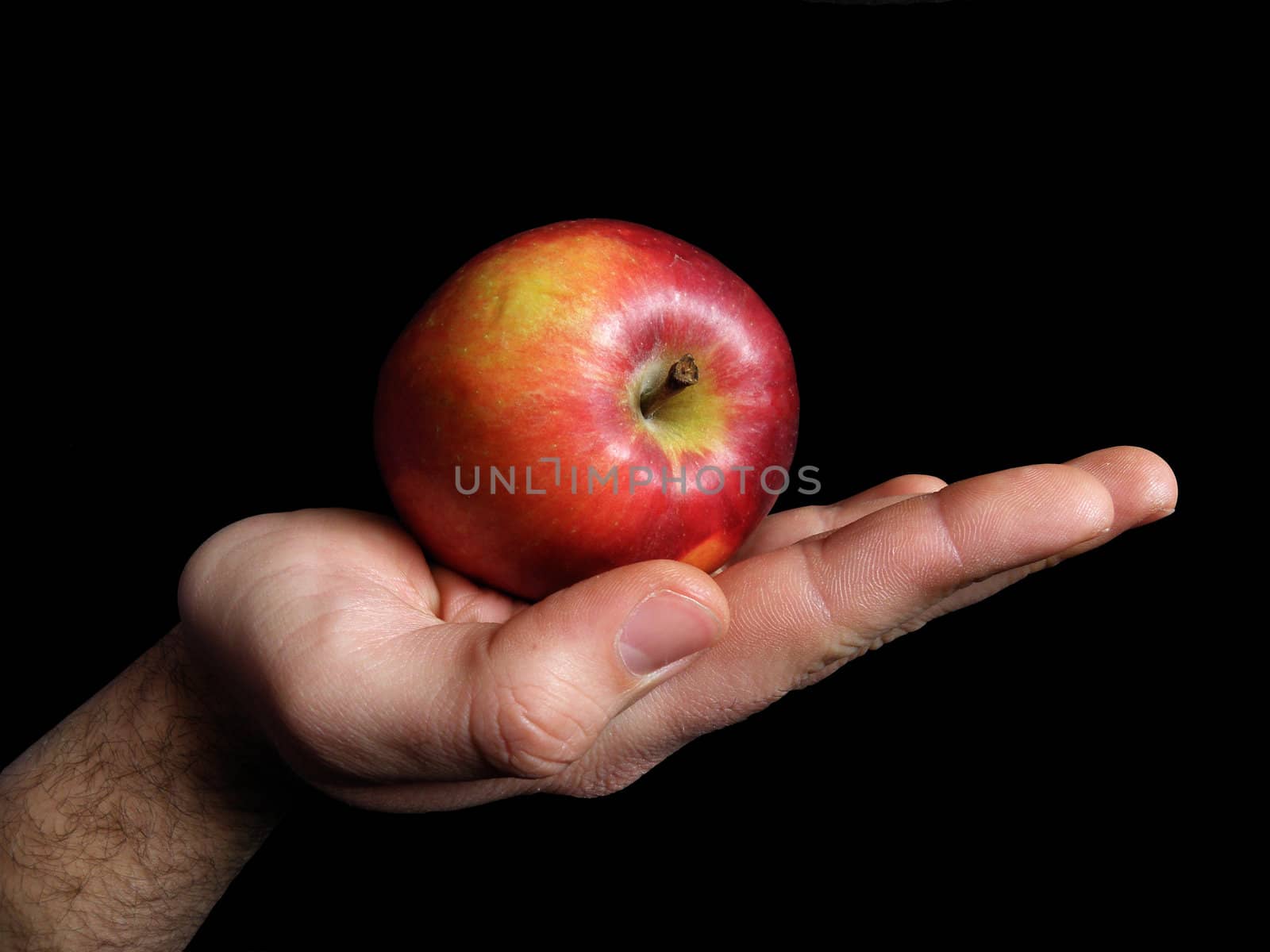 Red Apple photographed the men's hand.