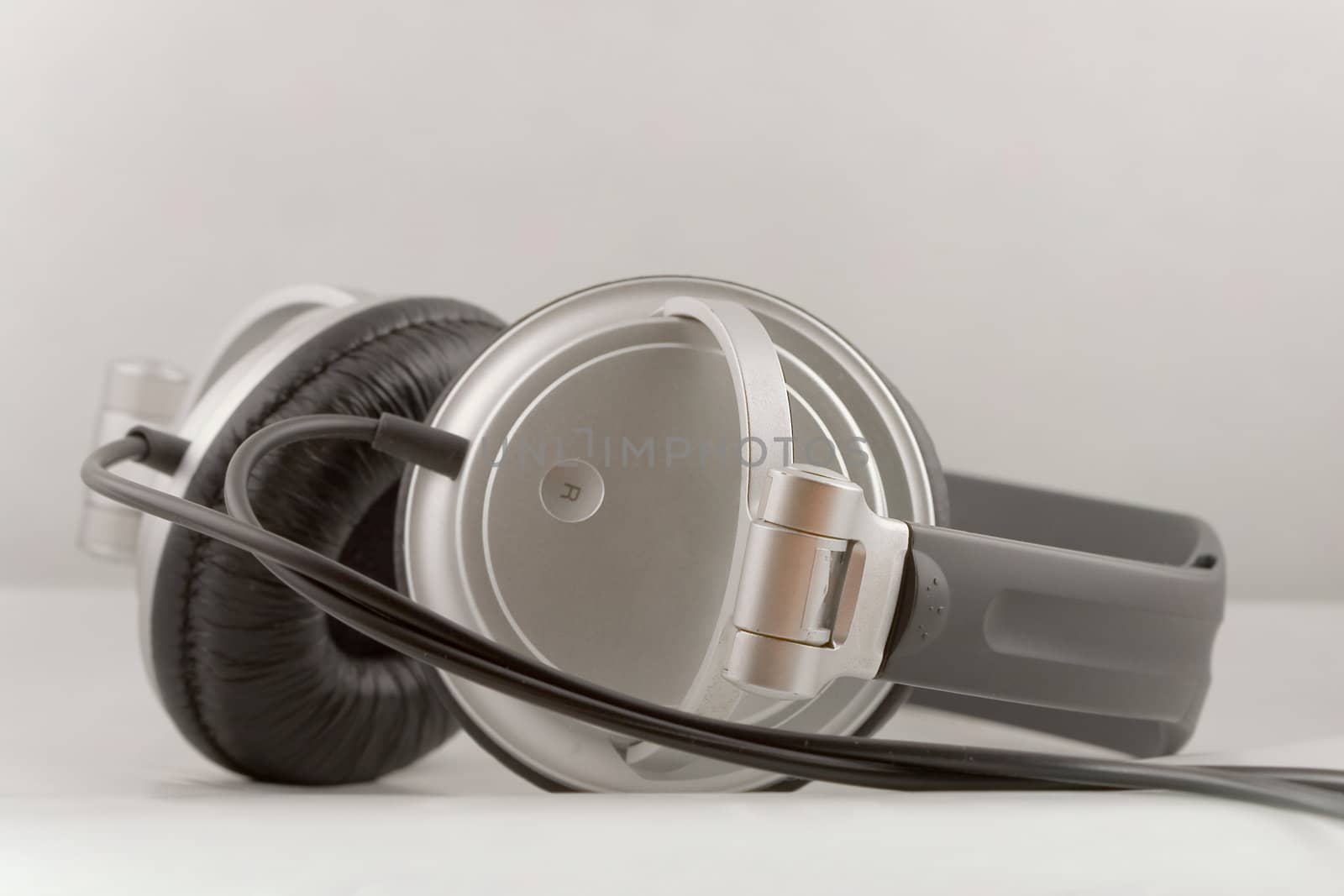 Medium size stereo headphones