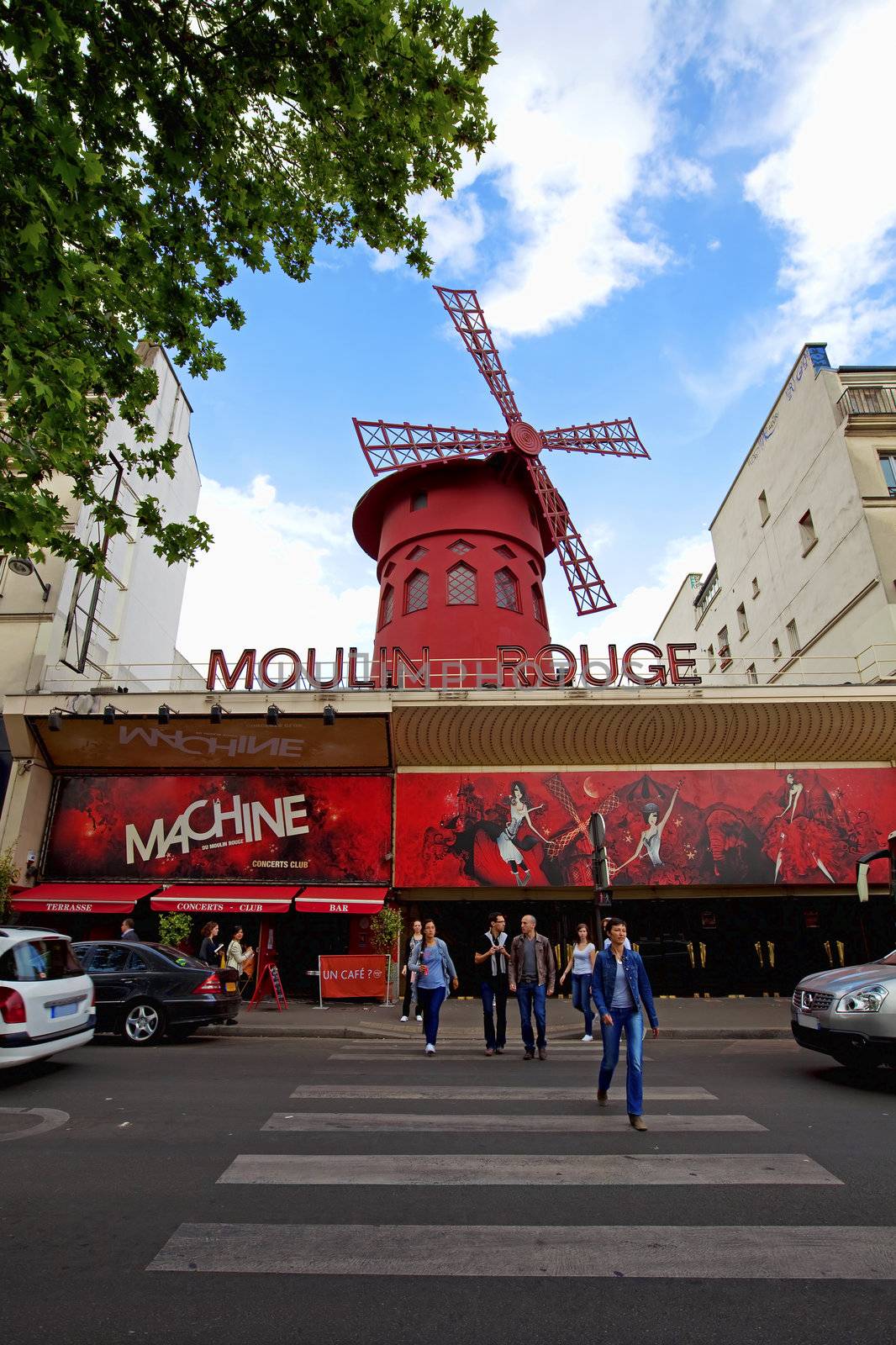 Moulin Rouge by kjorgen