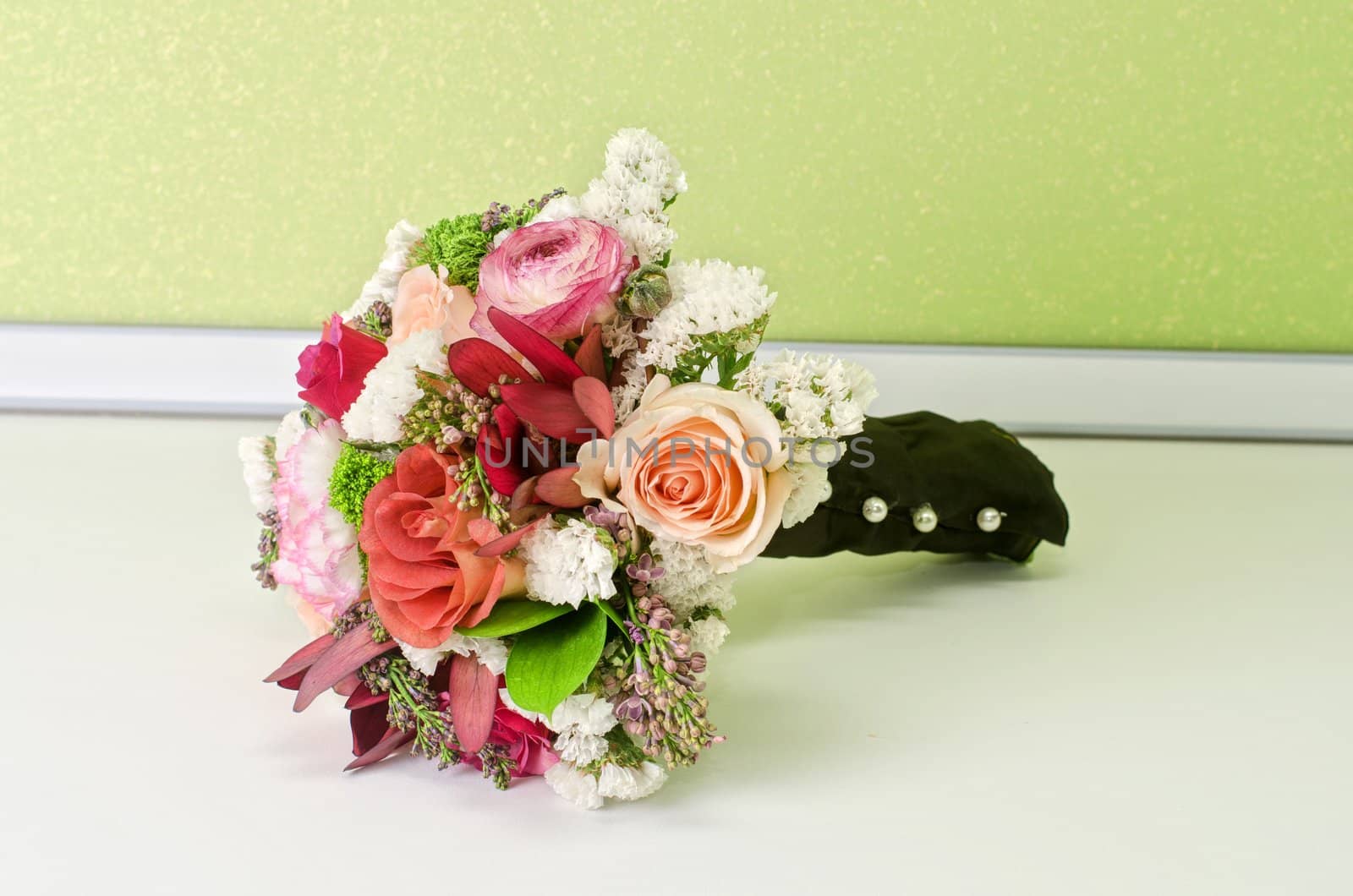 Wedding Bunch of flowers at white table