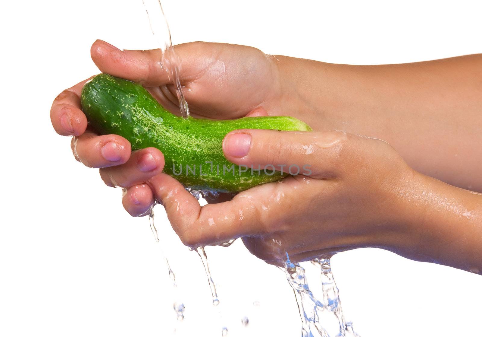 wash the cucumber in the hands by oleg_zhukov