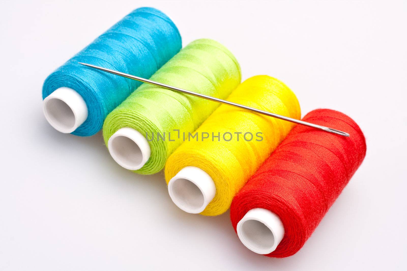 colored thread for sewing with needle by Lupen