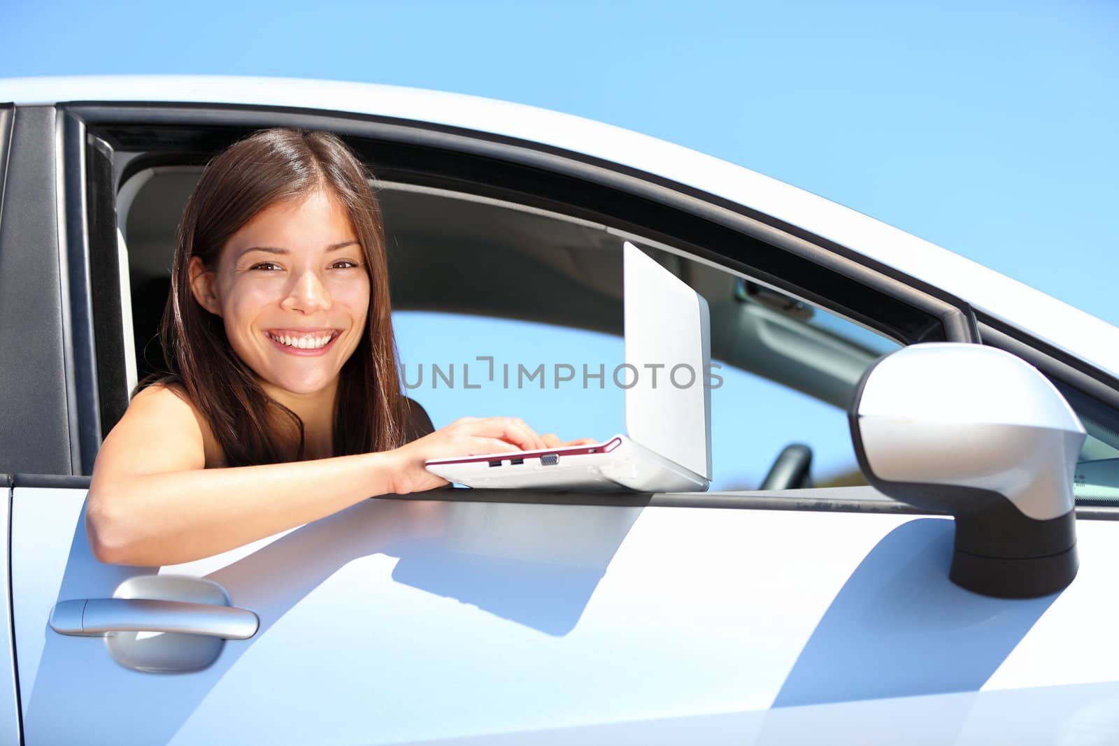 Laptop woman in car by Maridav