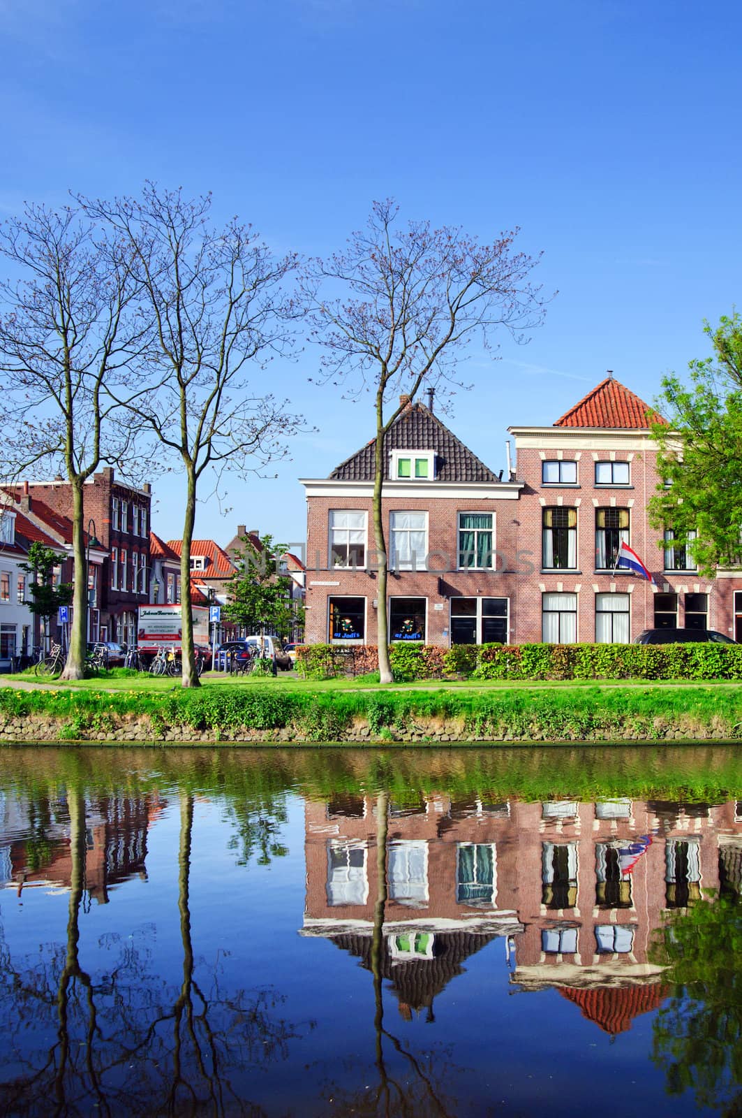 A typical Dutch street in the Delph.